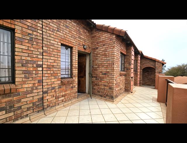 2 BEDROOM APARTMENT FOR SALE IN MOOIKLOOF RIDGE